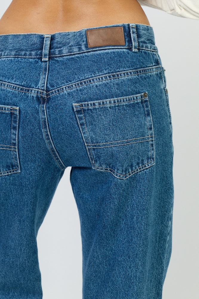 
                      
                        מכנסי איילות
                      
                    