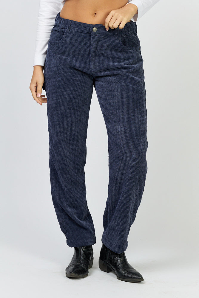 
                      
                        מכנסי רעיון גלים
                      
                    