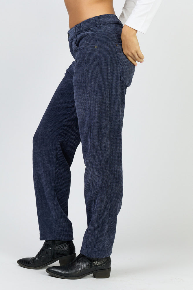 
                      
                        מכנסי רעיון גלים
                      
                    