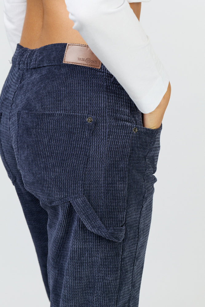 
                      
                        מכנסי רעיון גלים
                      
                    