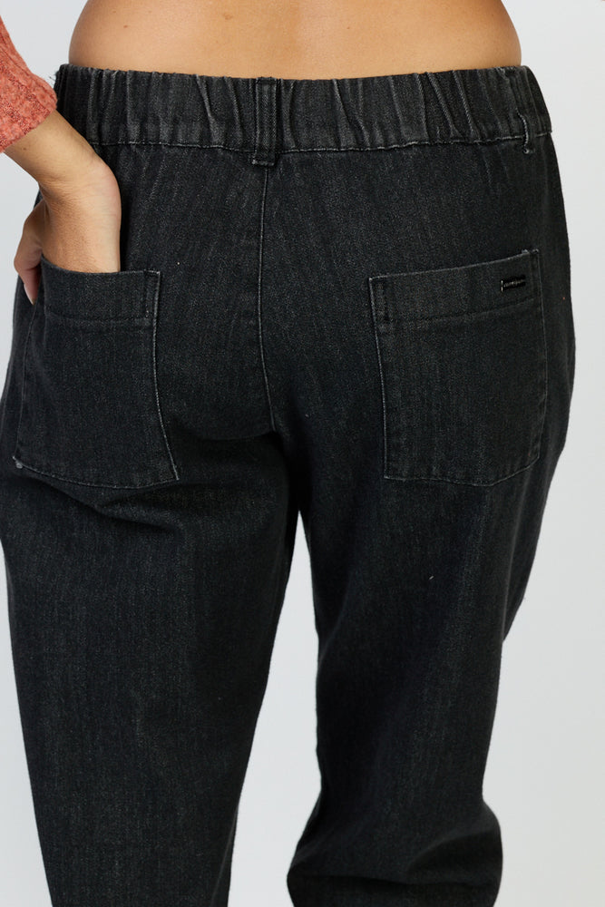 
                      
                        מכנסי ארז ג`ינס 49
                      
                    