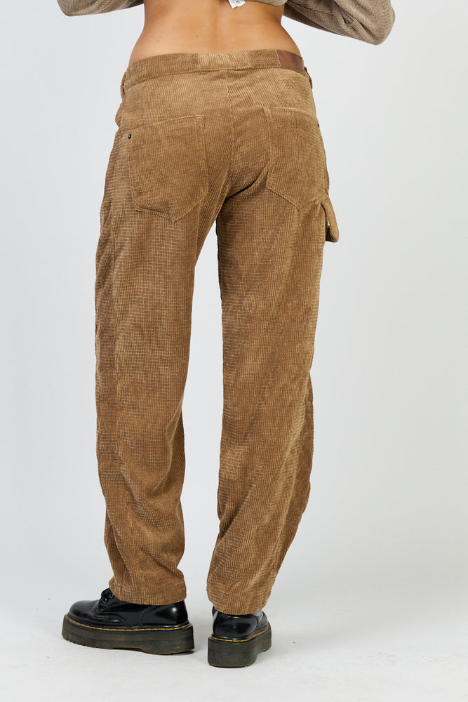 
                      
                        מכנסי רעיון גלים
                      
                    