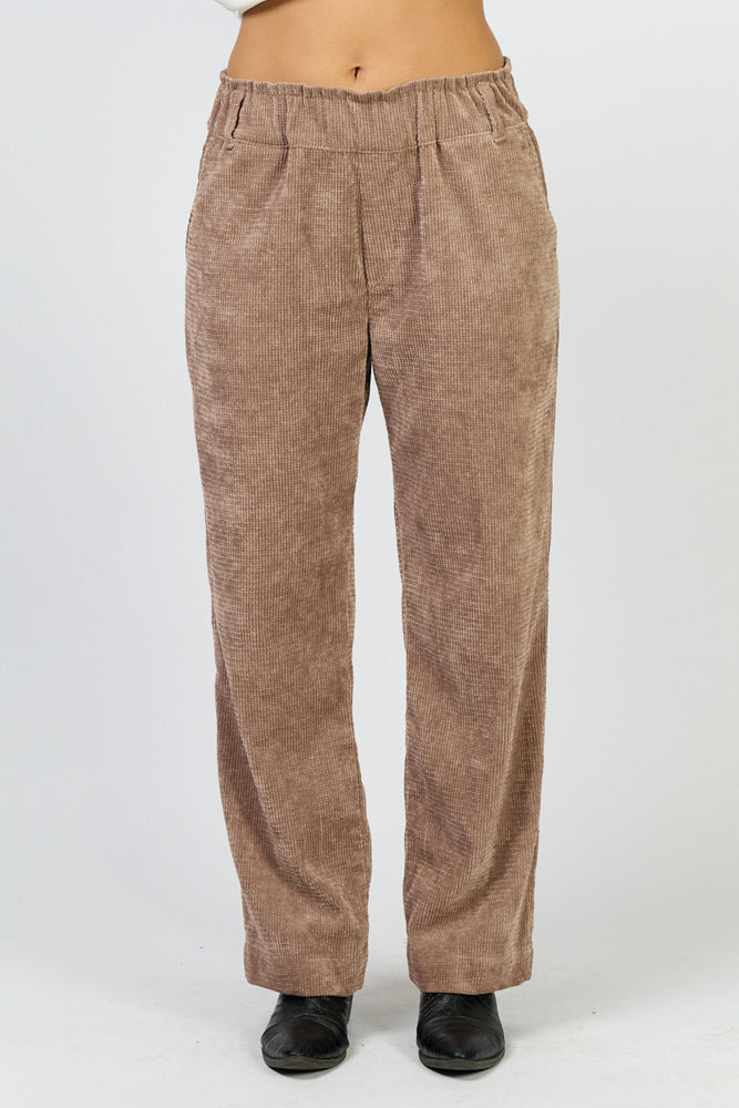 
                      
                        מכנסי טיילת גלים
                      
                    