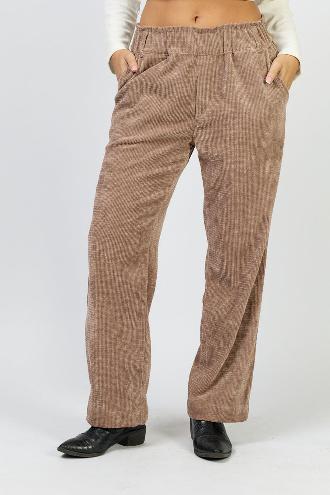 
                      
                        מכנסי טיילת גלים
                      
                    