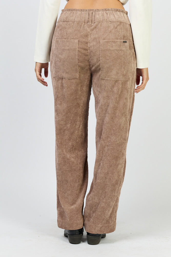 
                      
                        מכנסי טיילת גלים
                      
                    