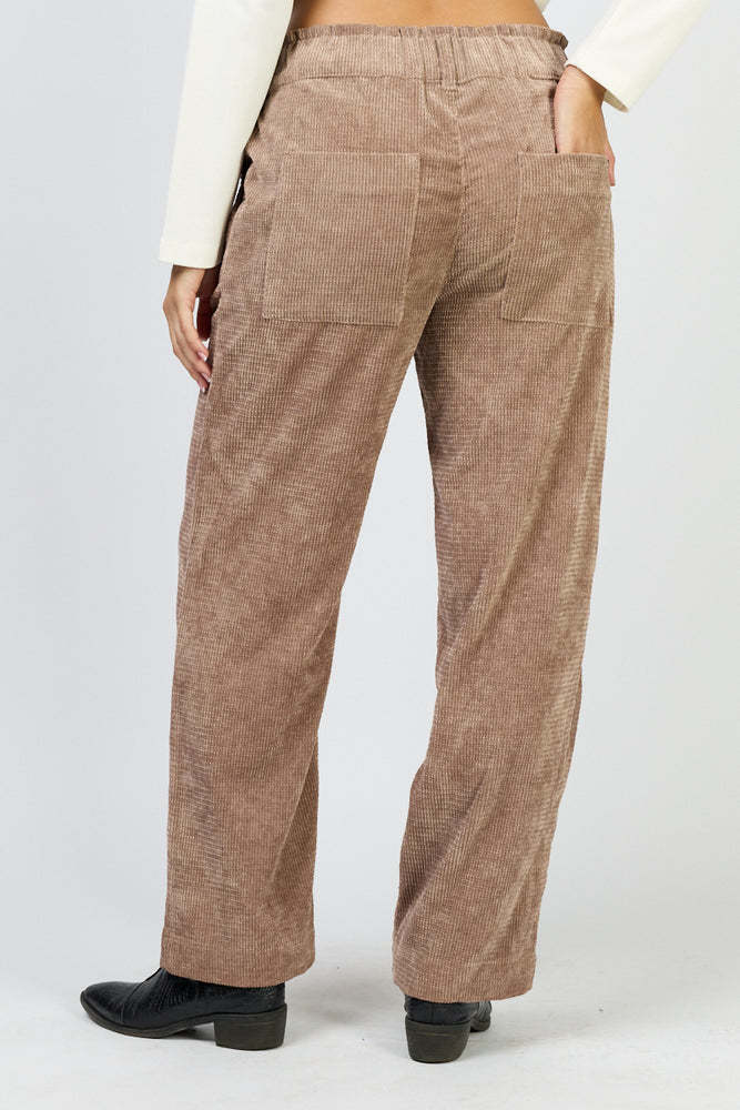 
                      
                        מכנסי טיילת גלים
                      
                    