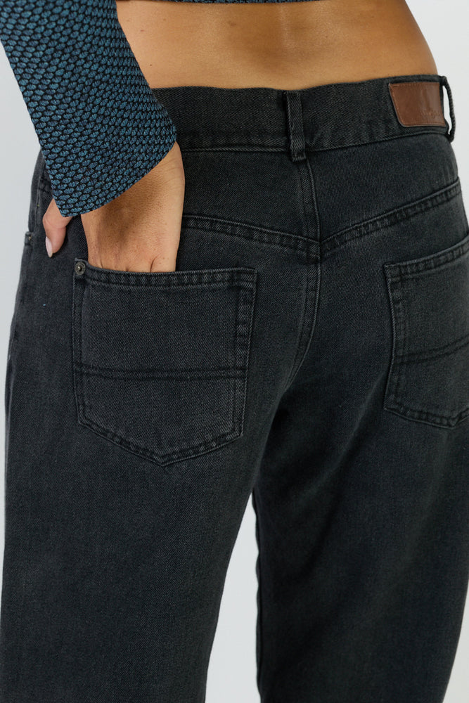 
                      
                        מכנסי איילות
                      
                    