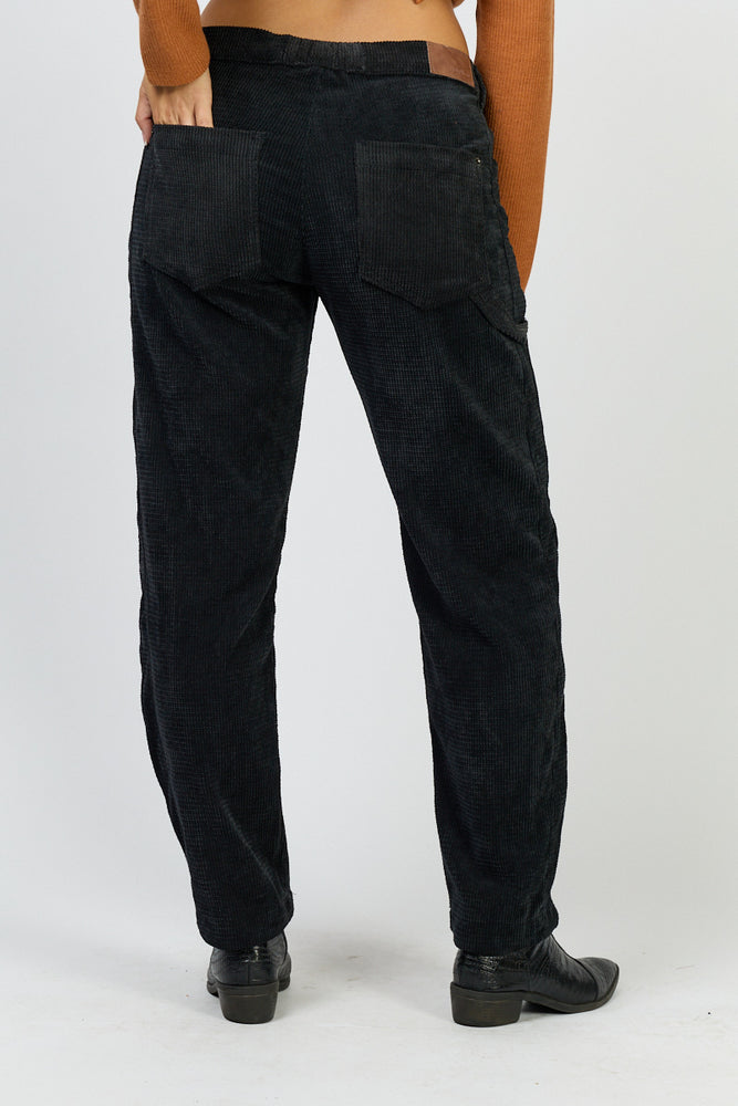 
                      
                        מכנסי רעיון גלים
                      
                    